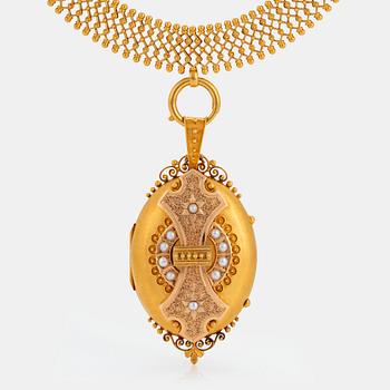 1039. A locket with a necklace in 18K gold set with pearls.