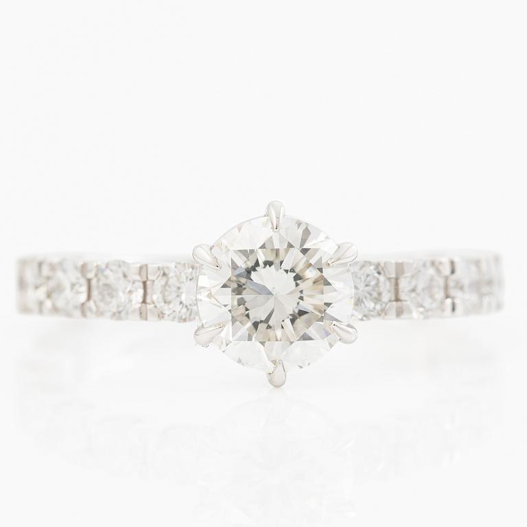Ring 18K vitguld med briljantslipade diamanter medföljande IGI report.