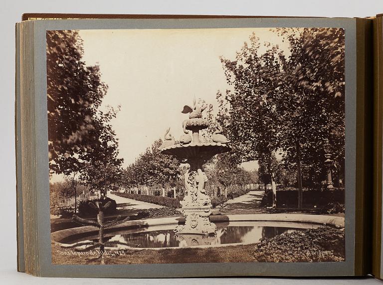 FOTOALBUM,   MEDELHAVSKRYSSNING 1905-06 MED KORVETTEN FREJA.