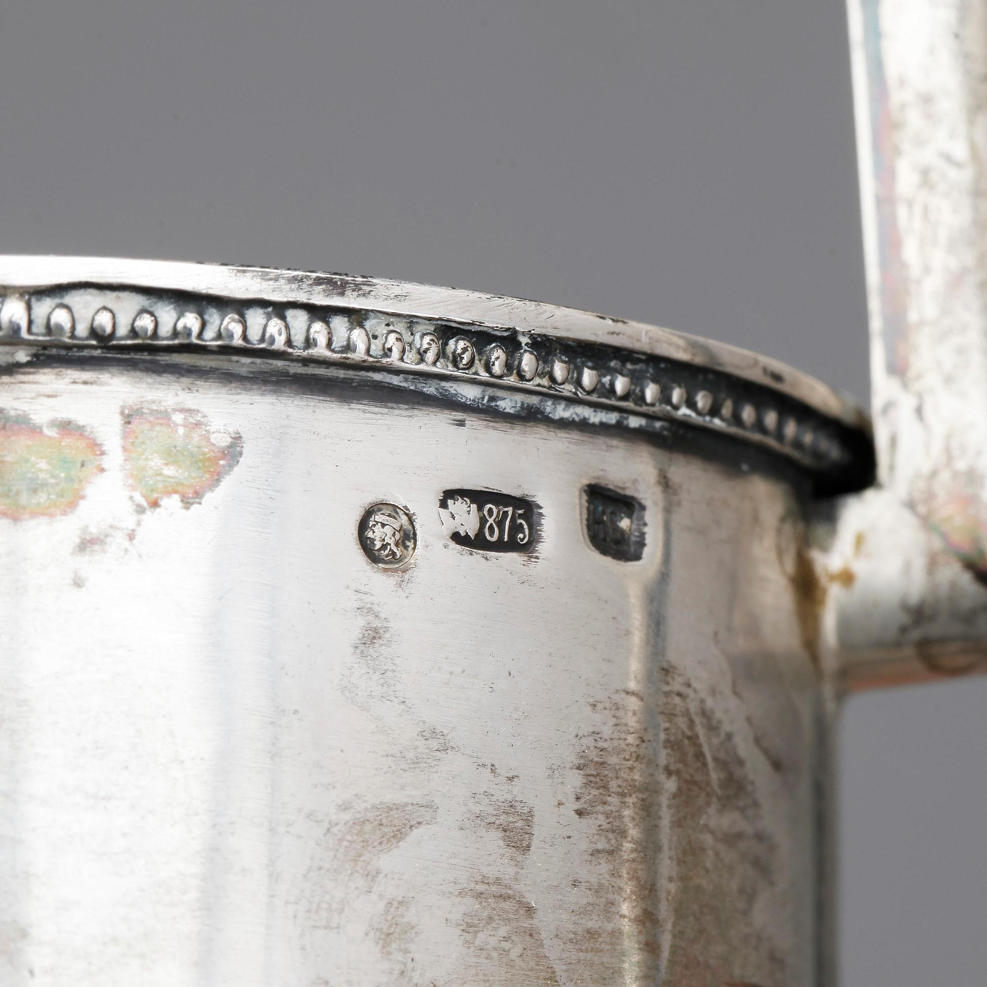 TEGLASHÅLLARE SAMT MUGG, 3 delar, silver, otydliga stämplar, Lettland 1922 - 1939. Tot vikt ca 205 gram.