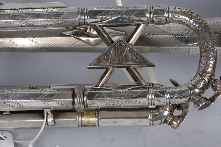 TRUMPET, vitmetall.