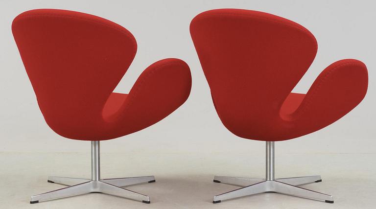 FÅTÖLJER, ett par, "Svanen", Arne Jacobsen, Fritz Hansen.