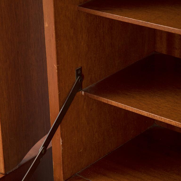 Josef Frank, a set of three mahogany bookcases, model 2112, Firma Svenskt Tenn.