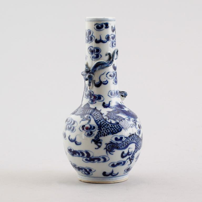 VAS, porslin, Kina, troligen 1700-tal.