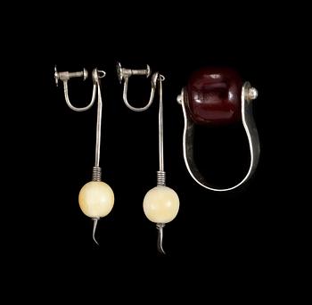 178. Vivianna Torun Bülow-Hübe, A pair of Torun Bülow Hübe earrings with bone beads and a ring with a burgundy glass bead, unmarked, made in her own workshop in Stockholm ca 1949.