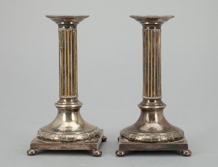 LJUSSTAKAR, ett par, nysilver, Carl Gustaf Hallberg, 1900-talets början, Stockholm, H 18,5.