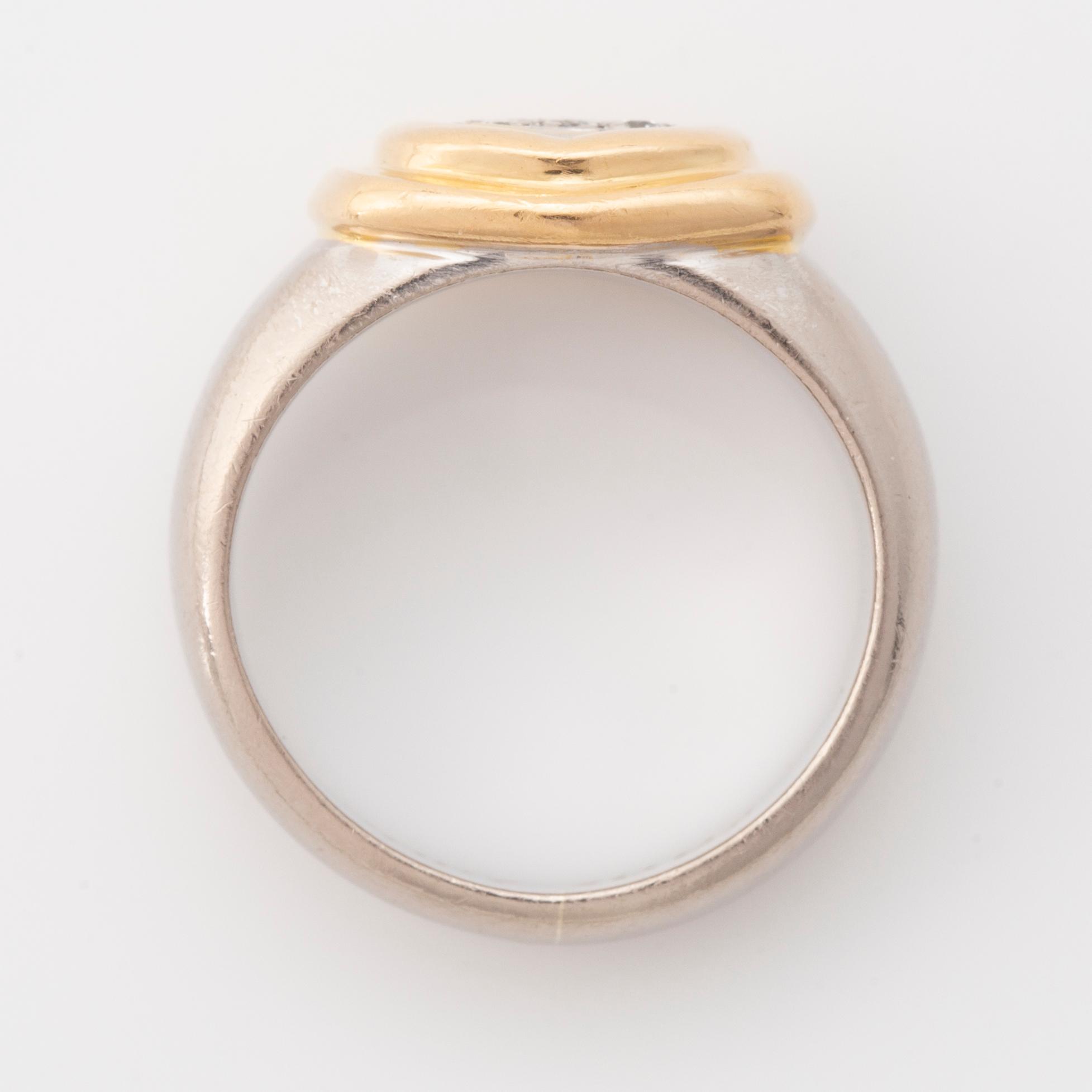 Ring 18K guld och vitguld med runda briljantslipade diamanter.