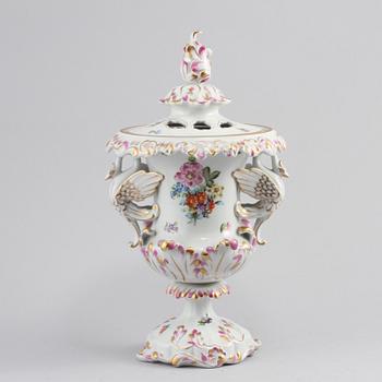 POTPURRIURNA, porslin, Herend, 1900-tal.