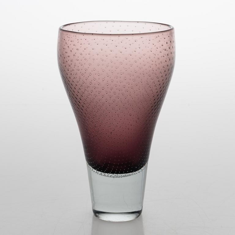 GUNNEL NYMAN, A glass vase, signed. G. Nyman Nuutajärvi Notsjö -54.