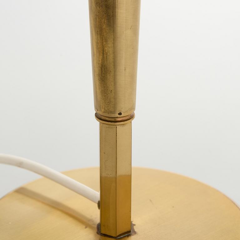 Paavo Tynell, pöytävalaisinpari, malli 5061, Idman 1900-luvun puoliväli.