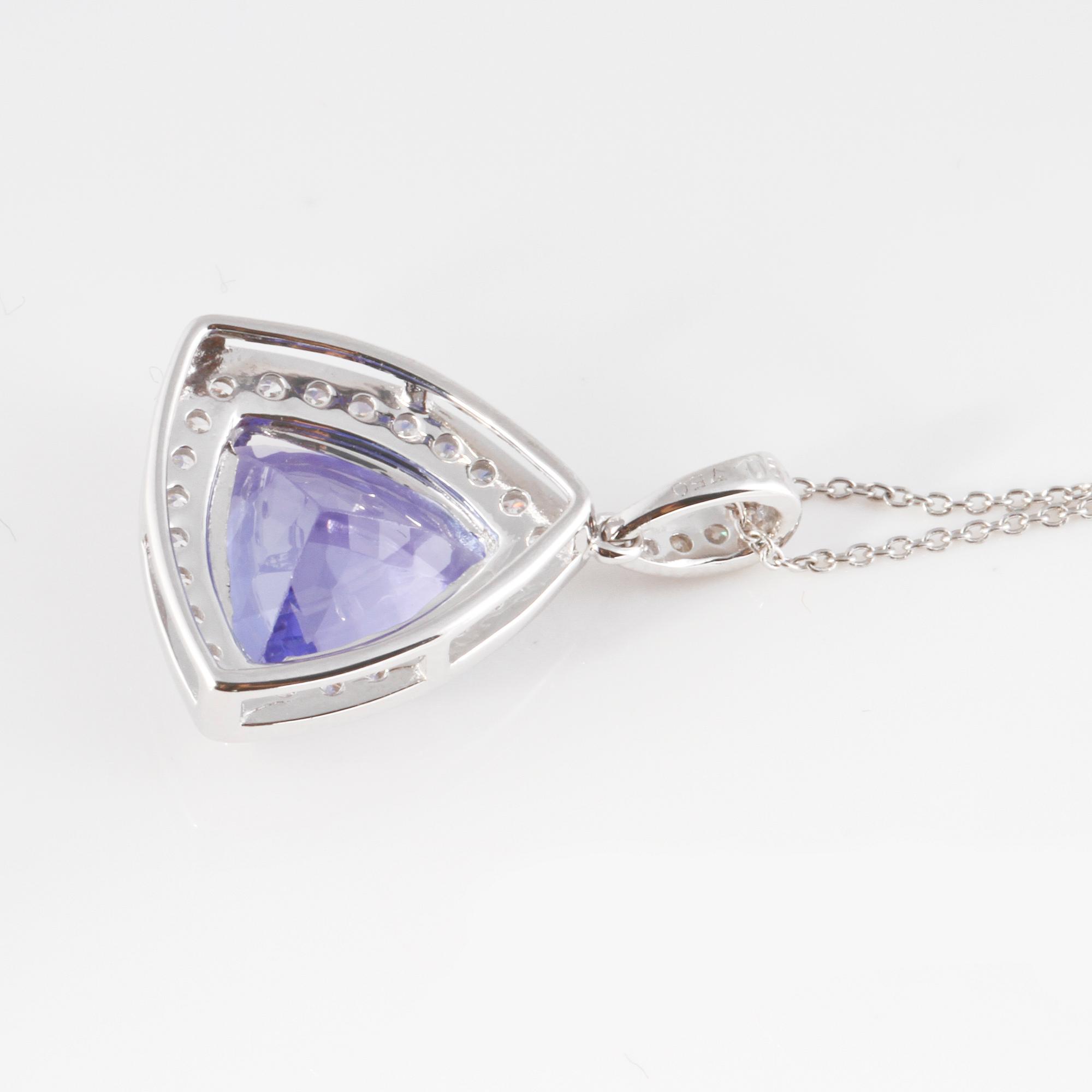 HÄNGE, med fasettslipad tanzanit ca 2.40 ct samt briljantslipade diamanter ca 0.20 ct.