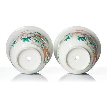 A pair of famille rose flower pots, late Qing dynasty/Republic.
