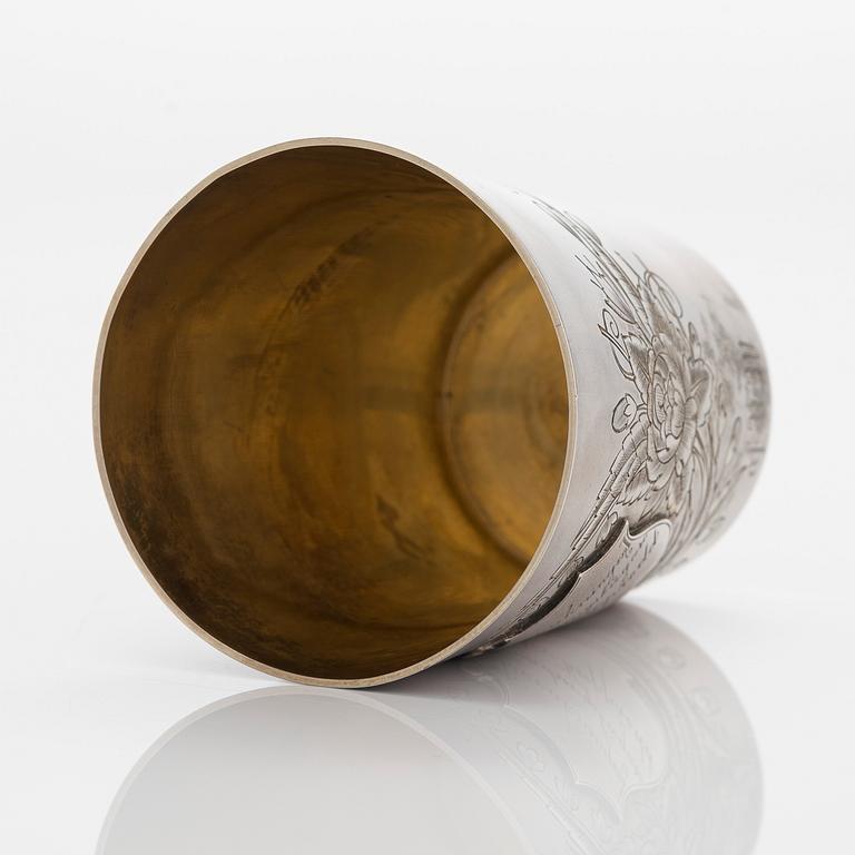 Alexander Fuld, a parcel-gilt beaker, Moscow 1895. In an oak case marked I.E. Morozov St. Petersburg.