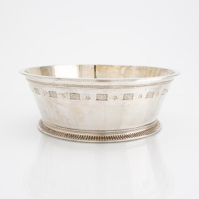A Swedish 20th century stertling silver bowl mark of Wiwen Nilsson Lund 1947, weight 770 grams.
