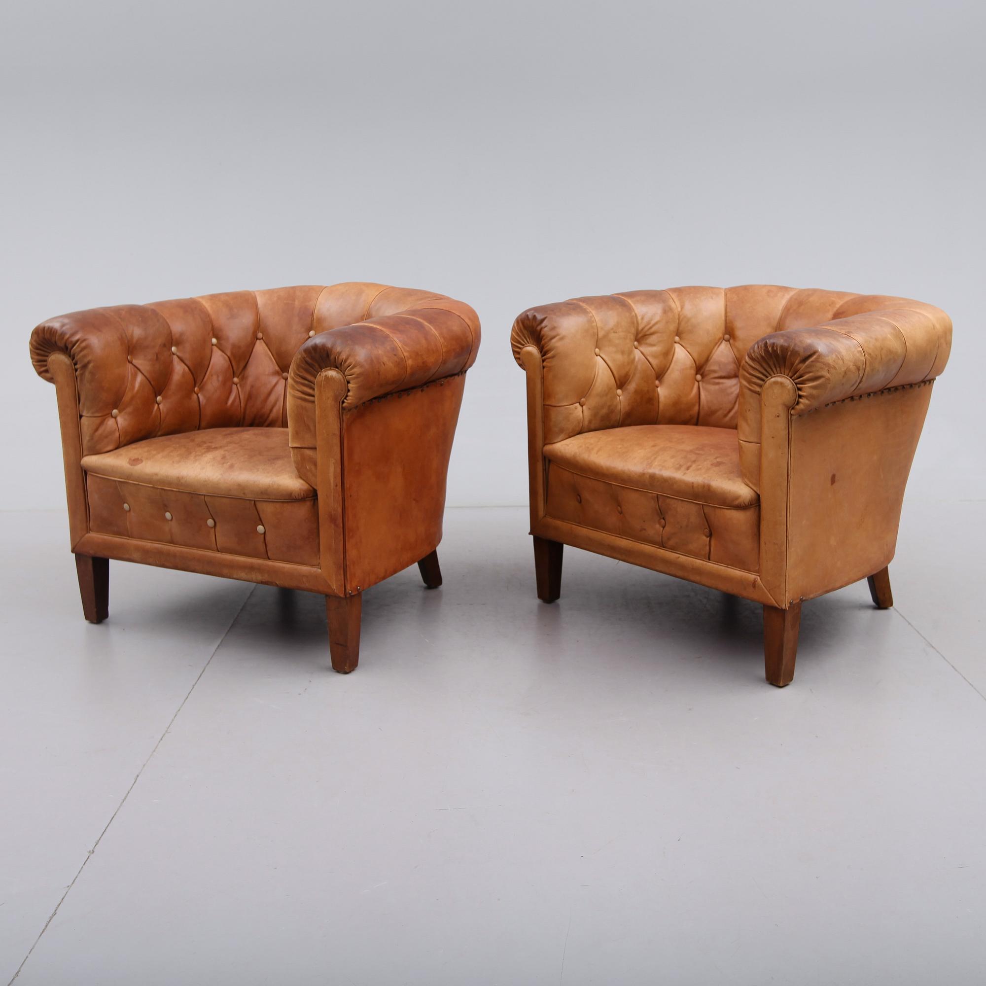 FÅTÖLJER, 1 par, Chesterfield, 1900-talets första hälft.