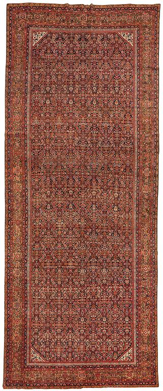 A carpet, an antique Feraghan, ca 579,5 x 234,5 cm.