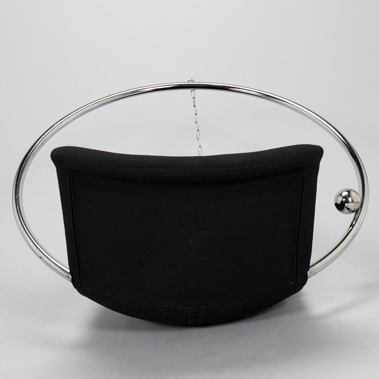 Eero Aarnio, fåtölj /hängstol, "Ring Chair". Formgiven 2009.