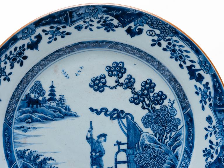 A pair of blue and white Chinese Export dishes, Qing dynasty, Qianlong (1736-95).