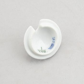 Three small jugs/creamers, a pair of small vases and two salt cellars, "Blue Fluted"/"Musselmalet", Royal Copenhagen.