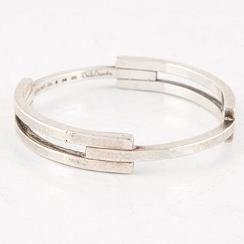 Nils Novén, armring, silver, Eslöv 1996, stämpelsignatur.