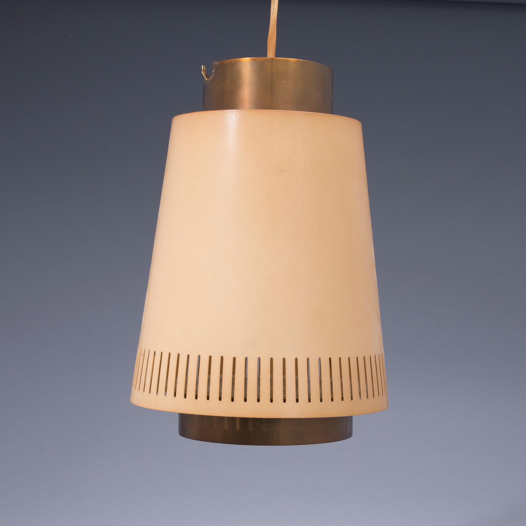 TAKLAMPA, Paavo Tynell, tillverkare Taito, 1950-talet. Höjd ca 32 cm.