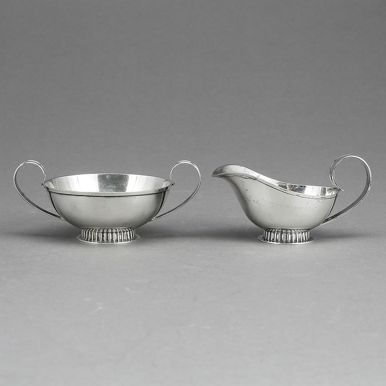 SOCKERSKÅL OCH GRÄDDKANNA, silver. Tore Eldh, K & EC (K & E Carlsson, Göteborg 1950. Vikt ca 110 gram.