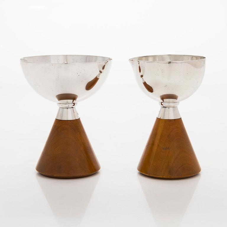 Anna-Greta Eker, sokerikko ja kermakko, hopea ja mahonki, Auran Kultaseppä, Turku 1962.