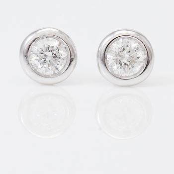 ÖRHÄNGEN, 1 par, solitära briljantslipade diamanter totalt ca 0,20 ct.