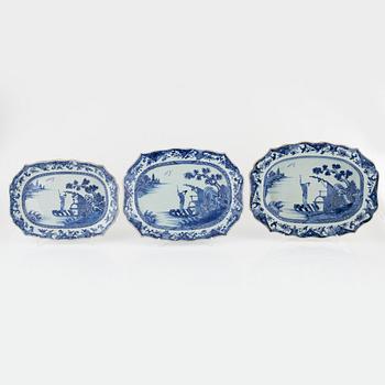 A 29-piece blue and white Chinese dinner service, Qianlong (1736-95).