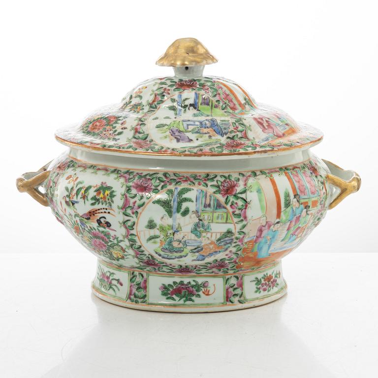 A large Chinese famille rose porcelain Canton tureen with cover, Qing dynasty, 19th century.