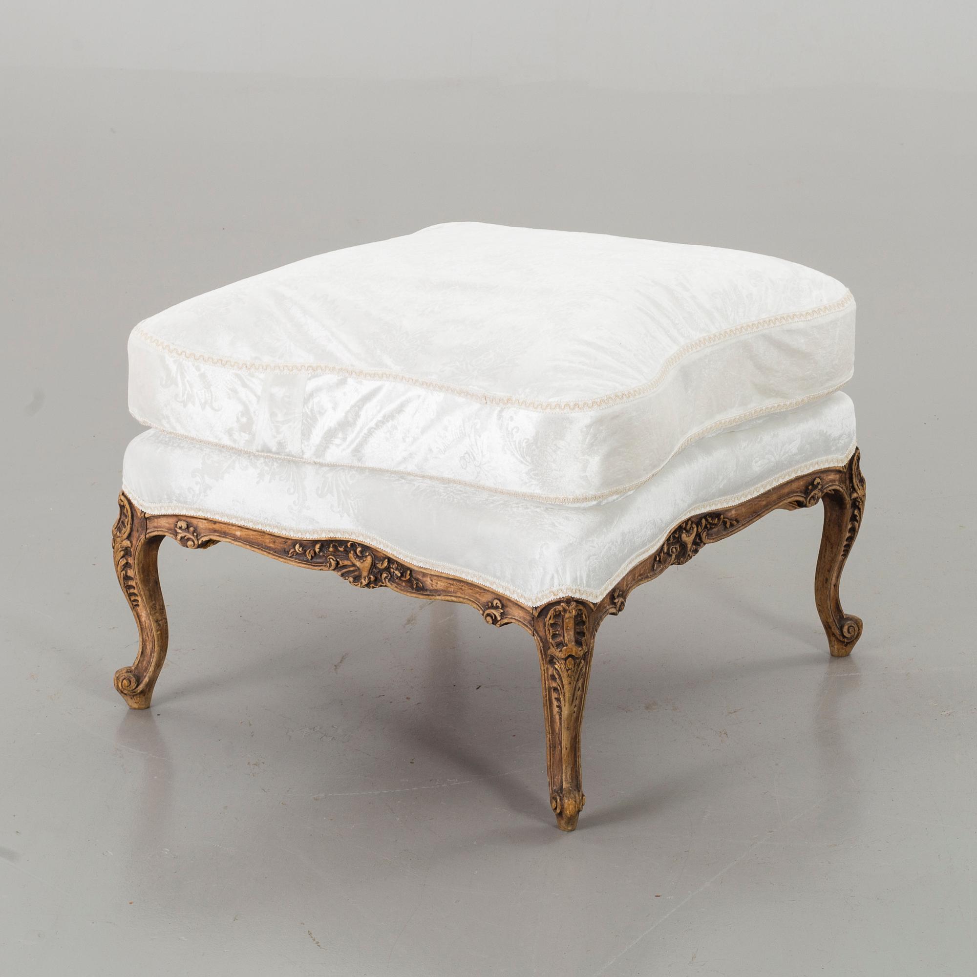 STOOL IN ROCOCO STYLE, 20th century.