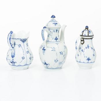 Royal Copenhagen, Lot of porcelain, 7 pieces, “Musselmalet”, coffee pot, chocolate pot, water jug, sauce boat, 3 cream jugs, 20th century.
