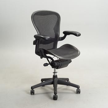 TOIMISTOTUOLI,  "Aeron Chair", Herman Miller.