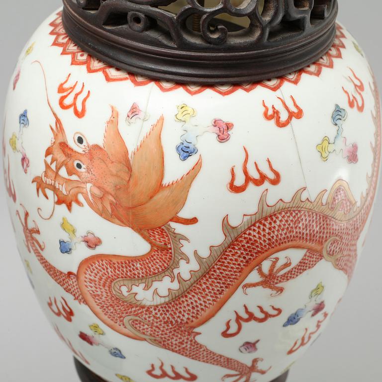 A pair of Chinese lanterns, early 20th Century.