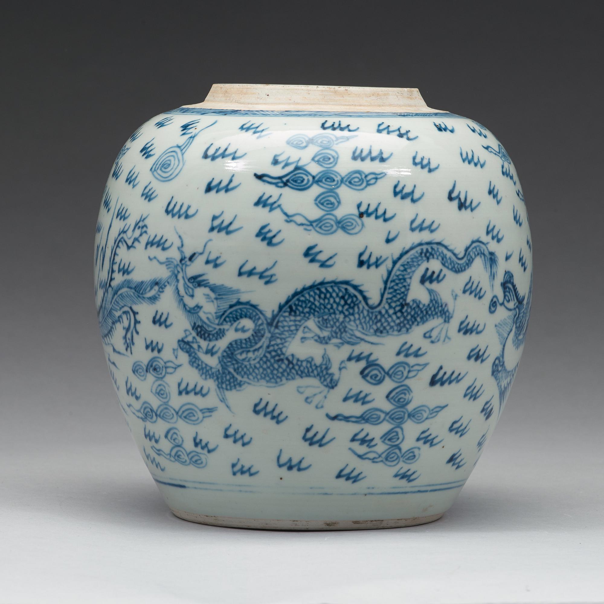 URNA, porslin. Qingdynastin, 1700-tal.