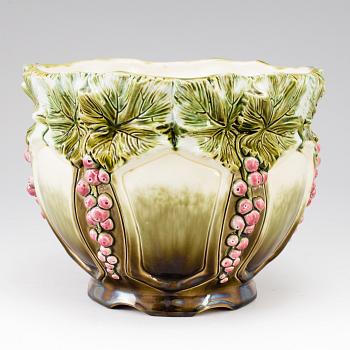 An Art Nouveau majolica plant pot, circa 1900.