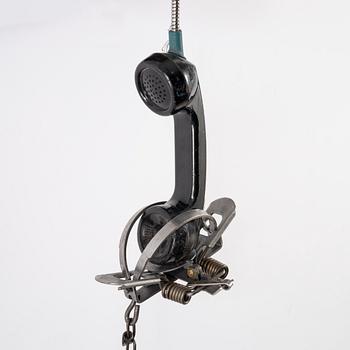 Jason Matthew Lee, hårddiskmagneter, djurfälla, modifierad betaltelefon. Utförd 2017.