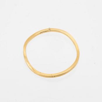 An 18K gold bracelet.