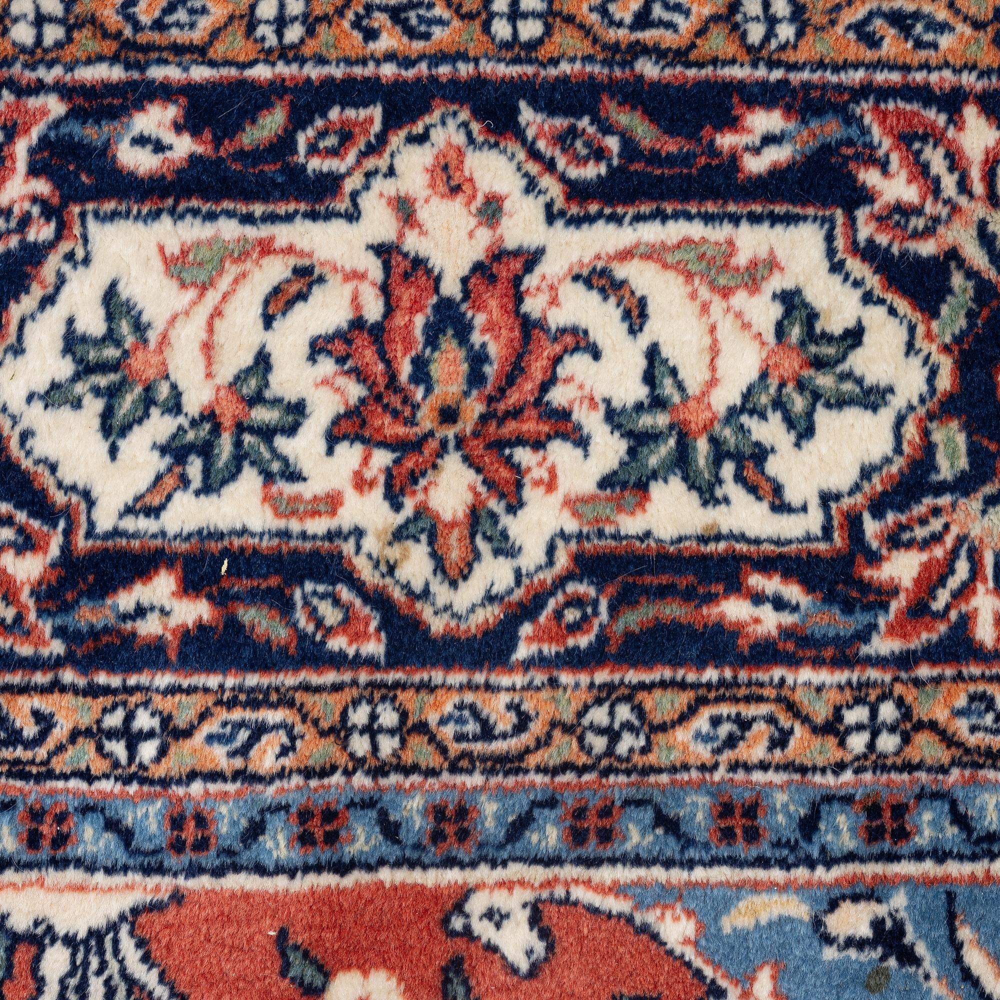 A Sarouk carpet, c. 330 x 215 cm.