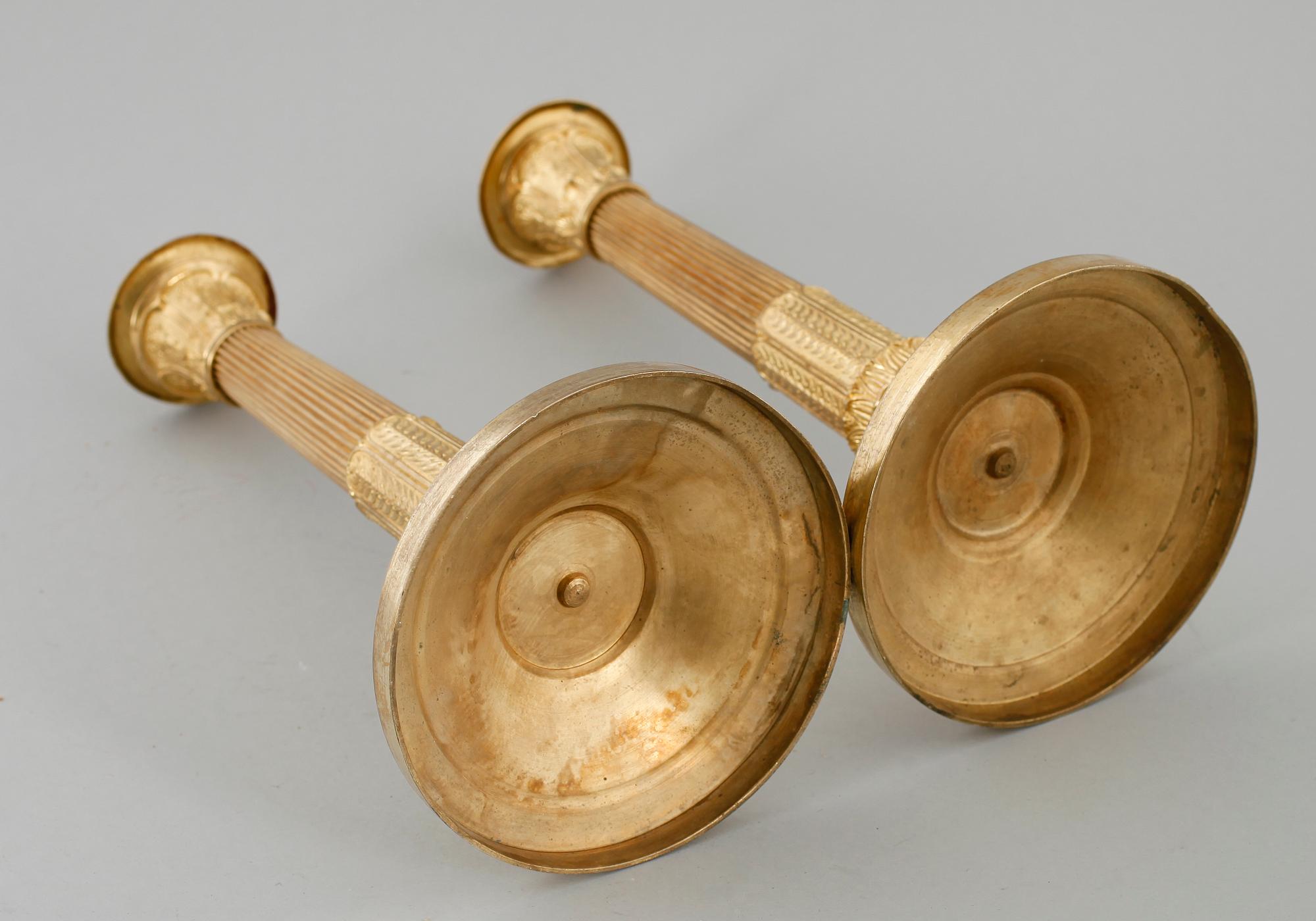 LJUSSTAKAR, 1 par, förgylld brons, empirestil, 1800-/1900-tal.