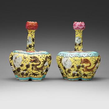 309. Two tulip vases, late Qing dynasty, circa 1900.