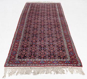 A runner carpet, c. 296 x 93 cm.