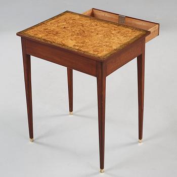Damarbetsbord. Sengustavianskt, 1700-talets slut.