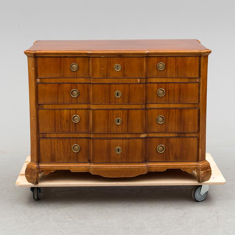 A mahogany chest of drawers, 19th Century.