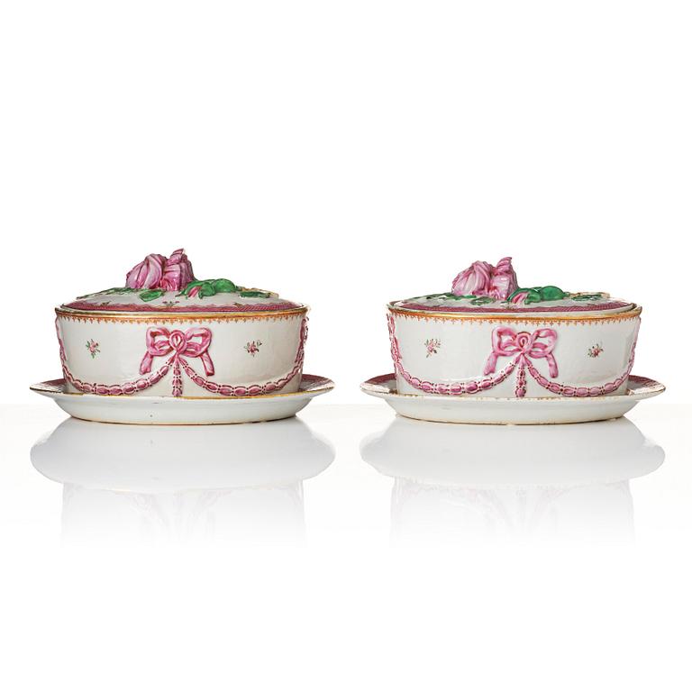A pair of famille rose 'Export porcelain' tureens with covers, Qing dynasty, 18th century.