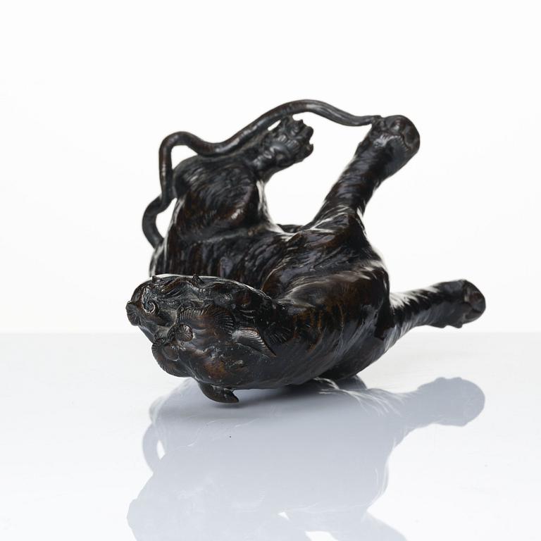 A Japanese bronze tiger sculpture, Meiji period (1868-1912), signed.