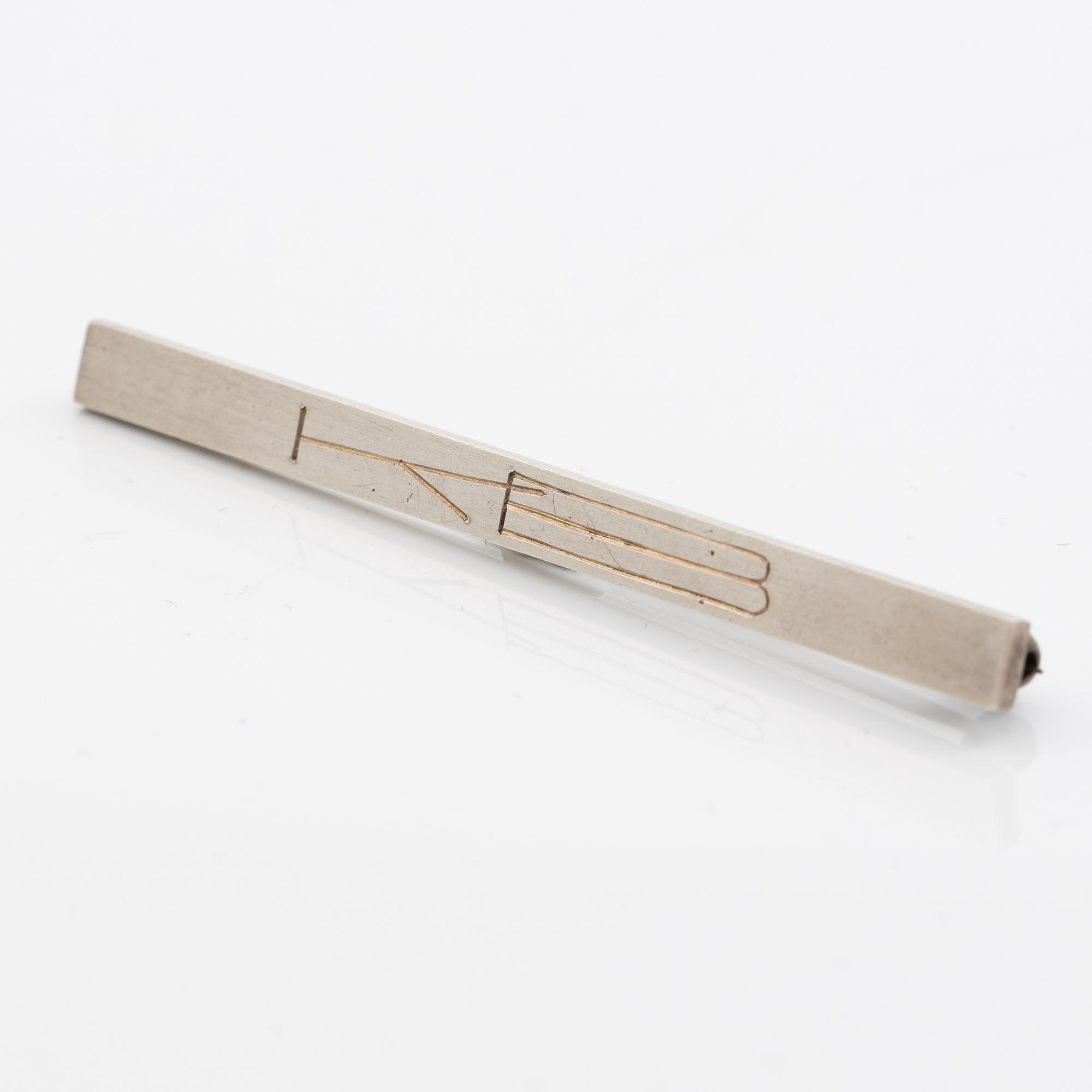 Wiwen Nilsson, brosch med monogramgravyr, sterlingsilver, Lund 1949.