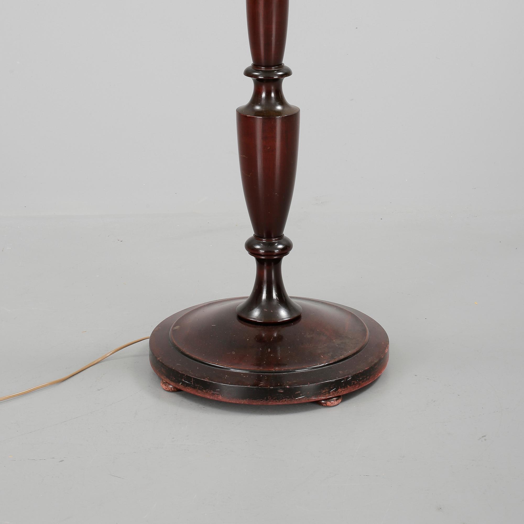 GOLVLAMPA, 1900-talets första hälft.