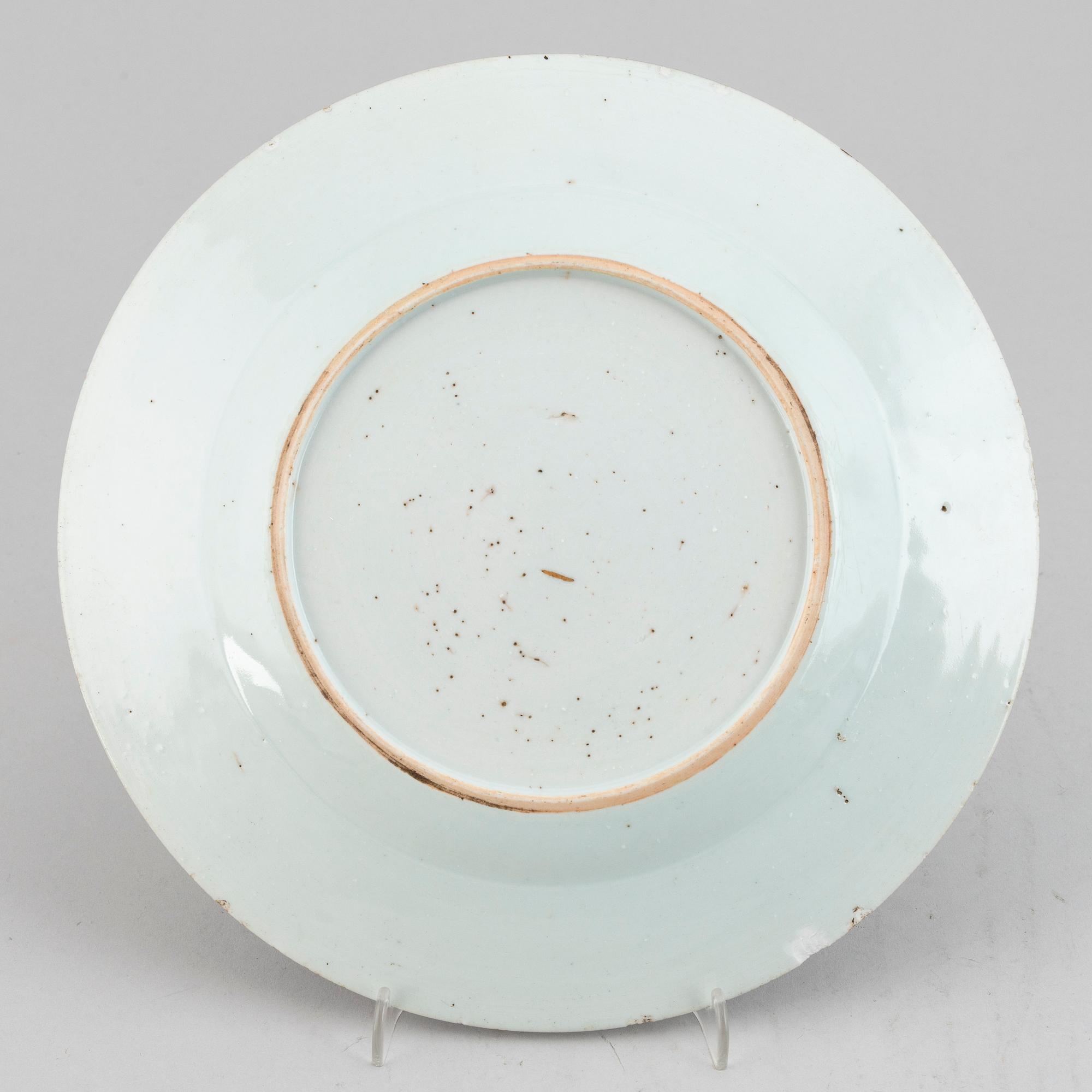 Five blue and white and imari export porcelain plates, Qing dynasty, Qianlong (1736-95).