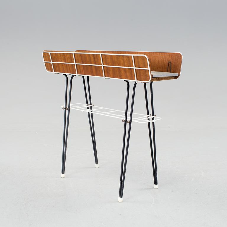 A mid 20th century jardiniere..